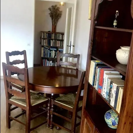 Apartment Spacious In For Art Lovers *