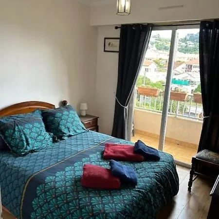 Apartment Spacious In For Art Lovers *